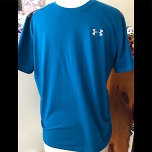 Men’s Under Armor Athletic T large